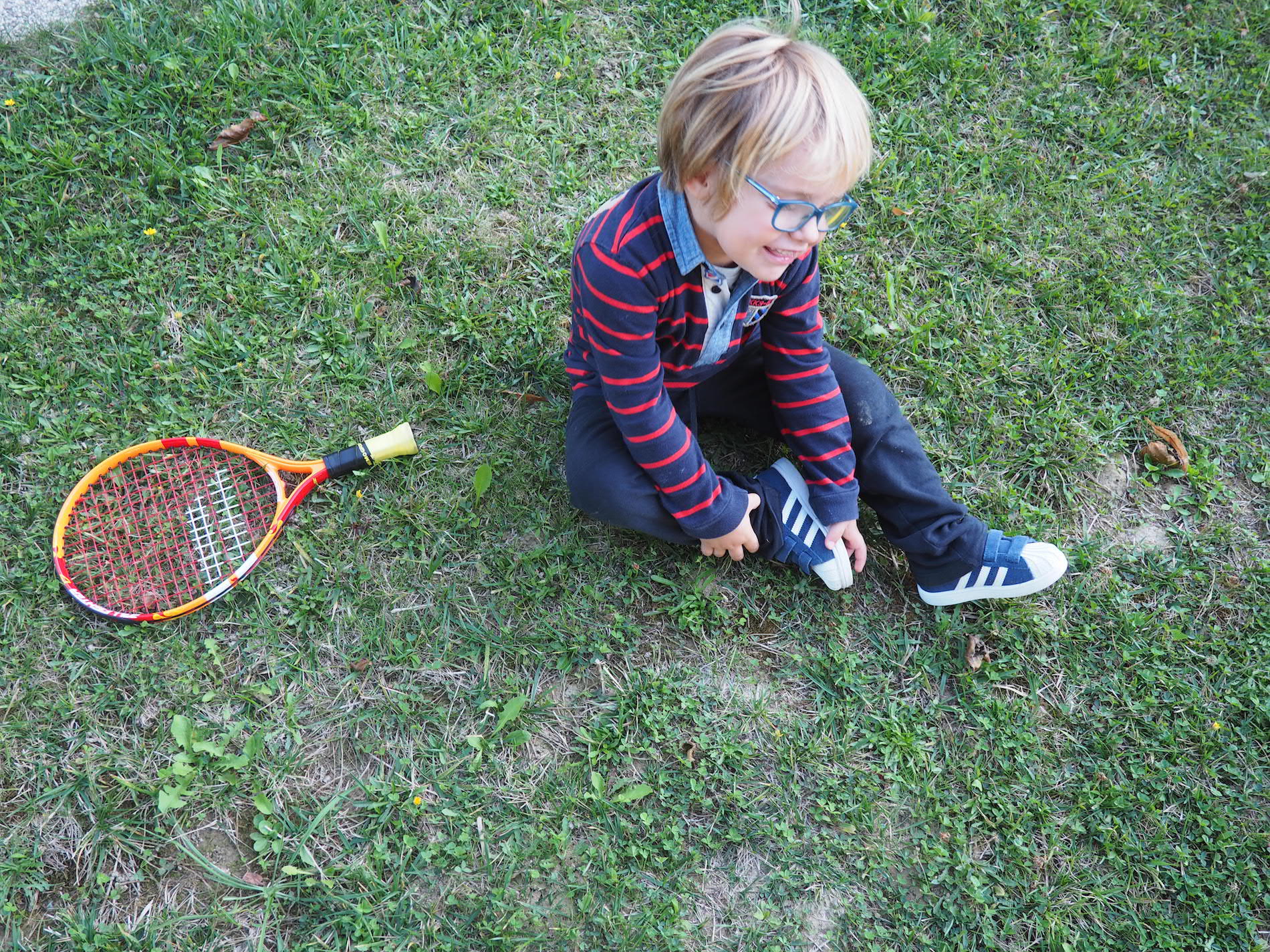 jeu-enfant-jardin-tennis
